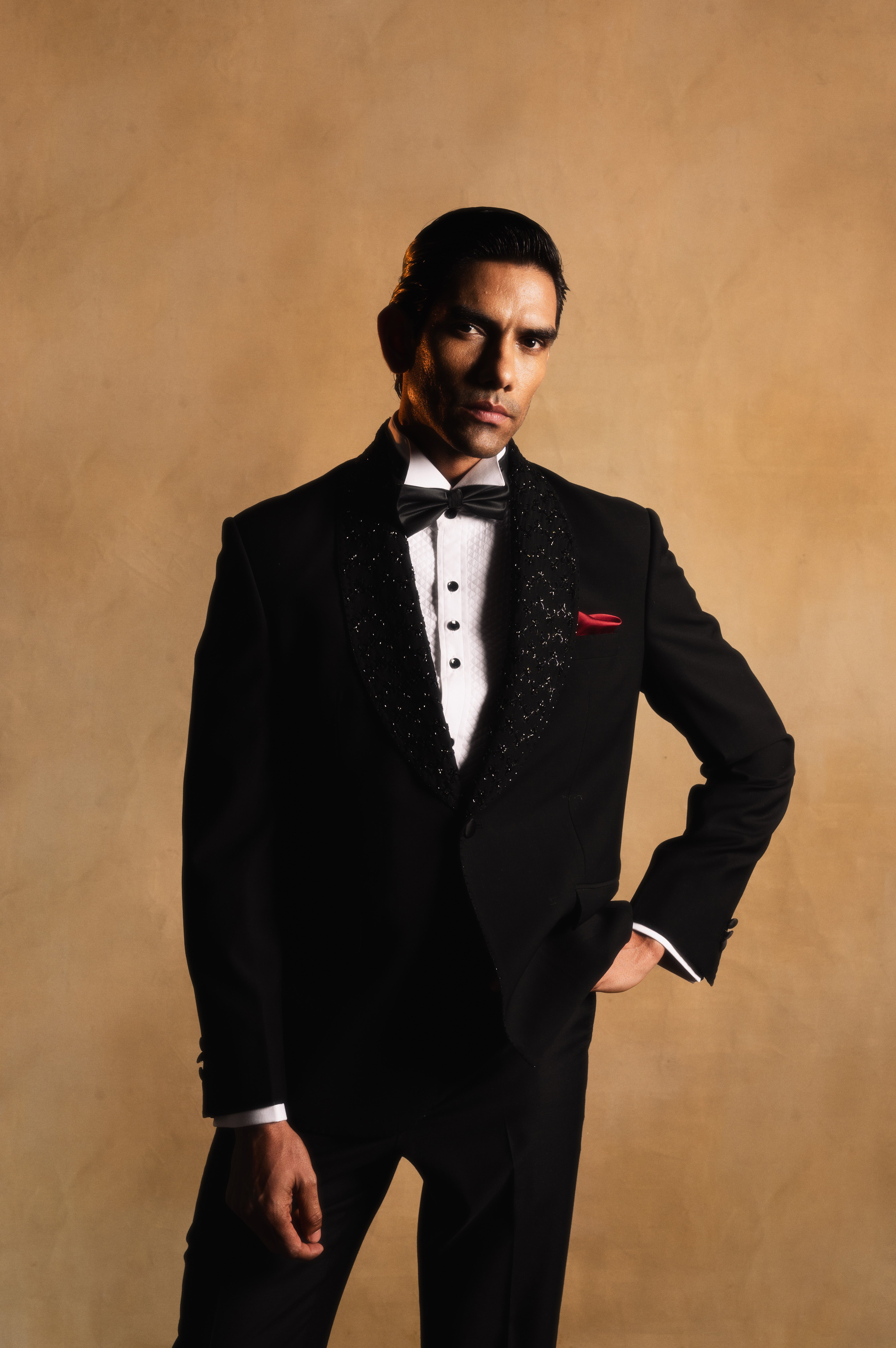 Hand-embroidered Lapel Tuxedo in Black