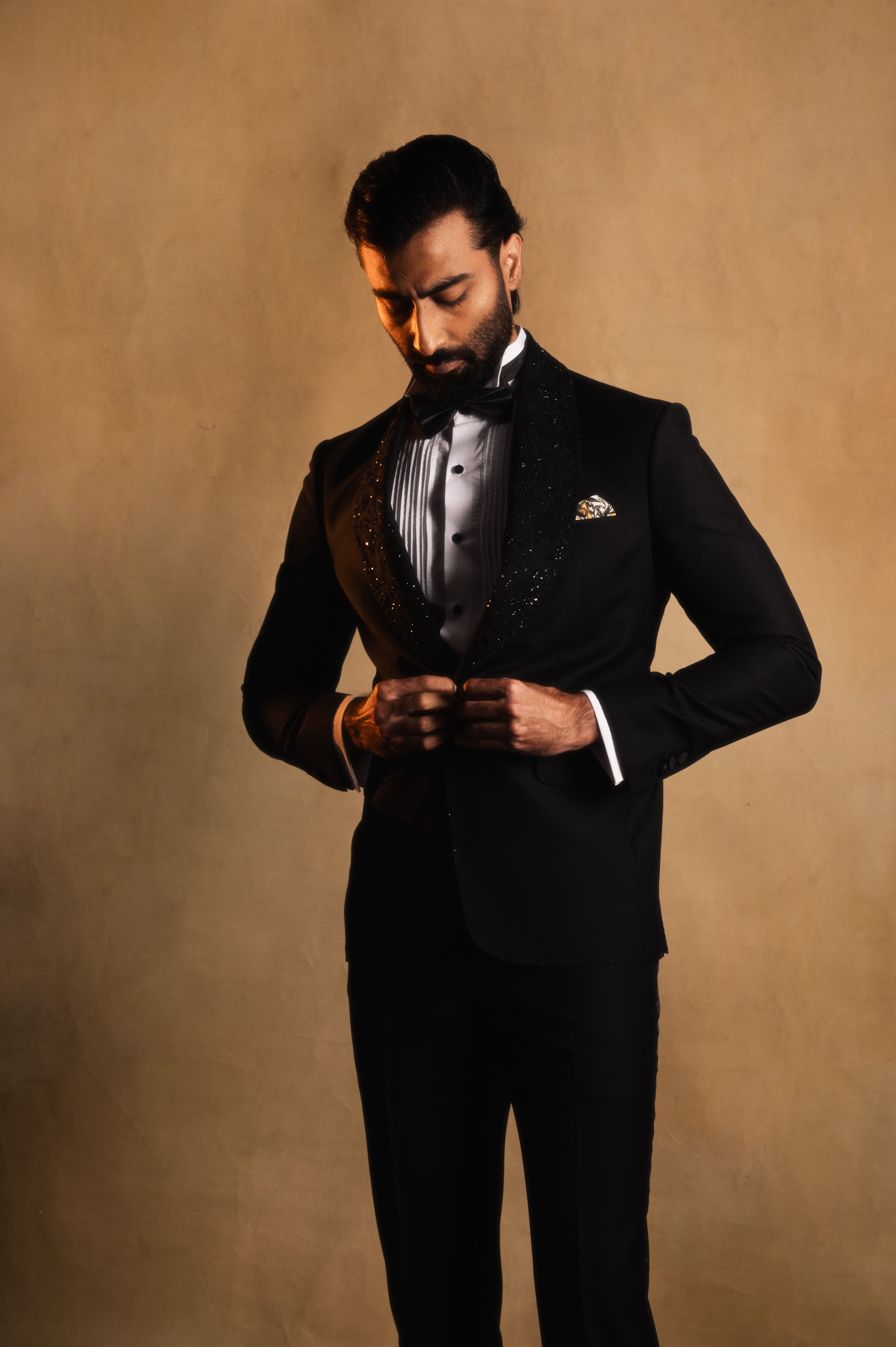 Hand-embroidered Floral Lapel Tuxedo in Black